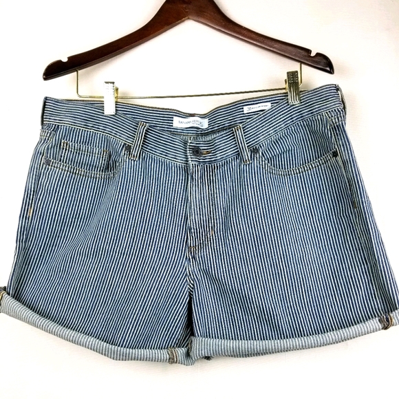 Banana Republic Pants - Banana Republic Railroad Stripe Roll Up Shorts 31